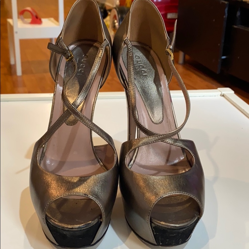 Gucci pumps